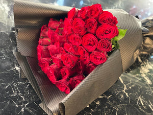 Classic Roses Huge Bouquet - Bae3at Elward flower shop 