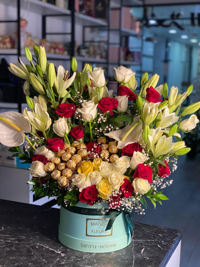 Beautiful Mixed Flowers In Round Box - Bae3at Elward flower shop 