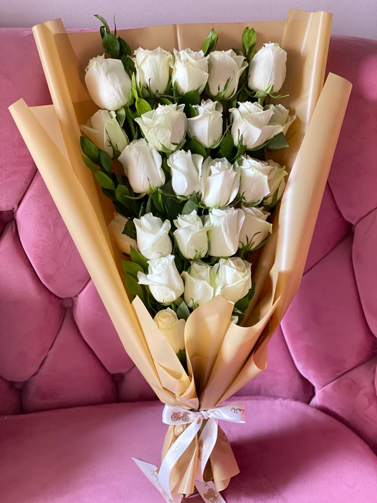 White Flower Bouquet - Bae3at Elward flower shop 