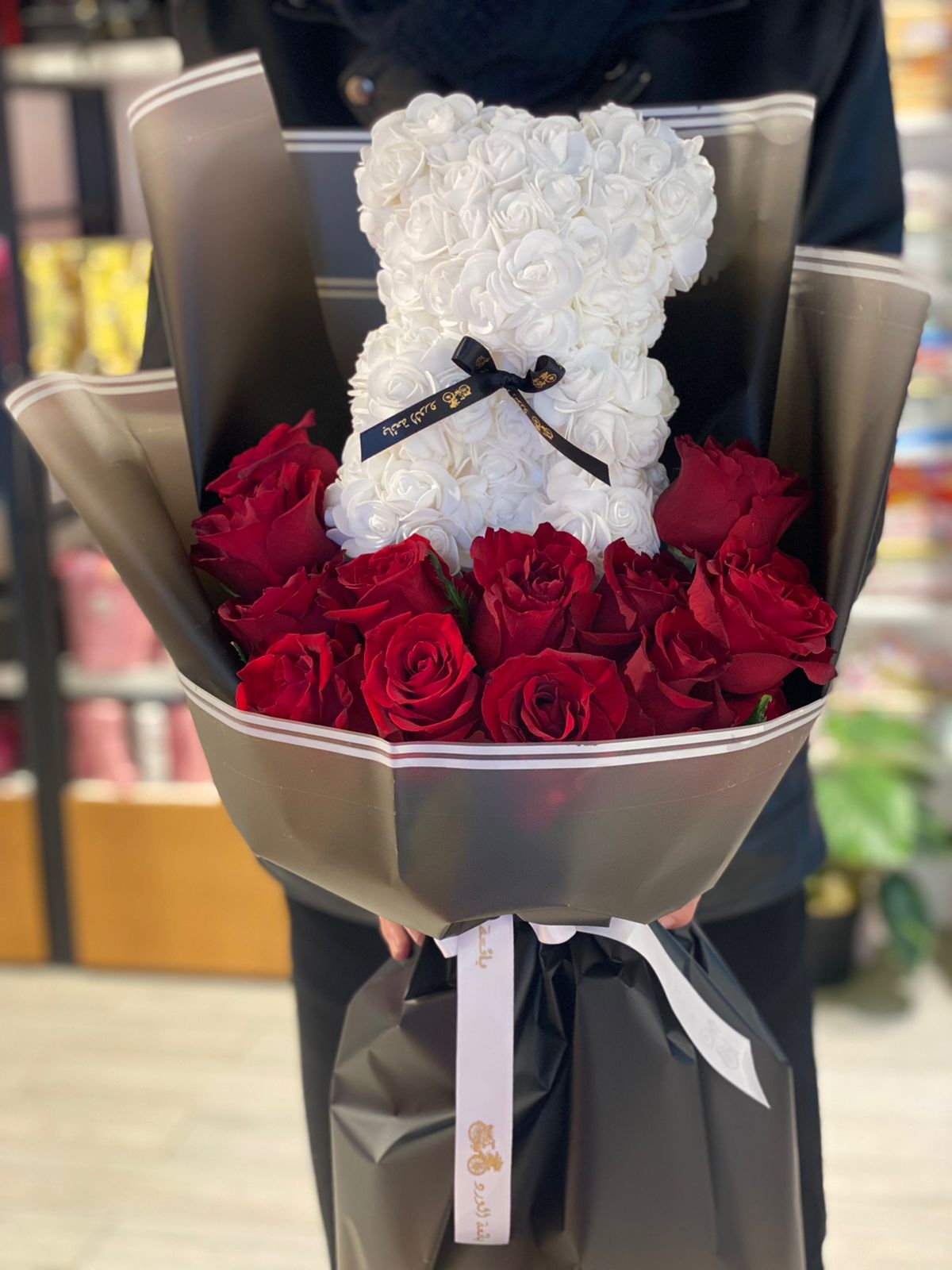 Rose bouquet with teddy bear - Bae3at Elward flower shop 