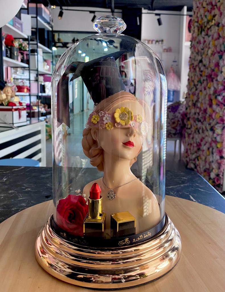 Mannequin with Flower necklace - Bae3at Elward flower shop 