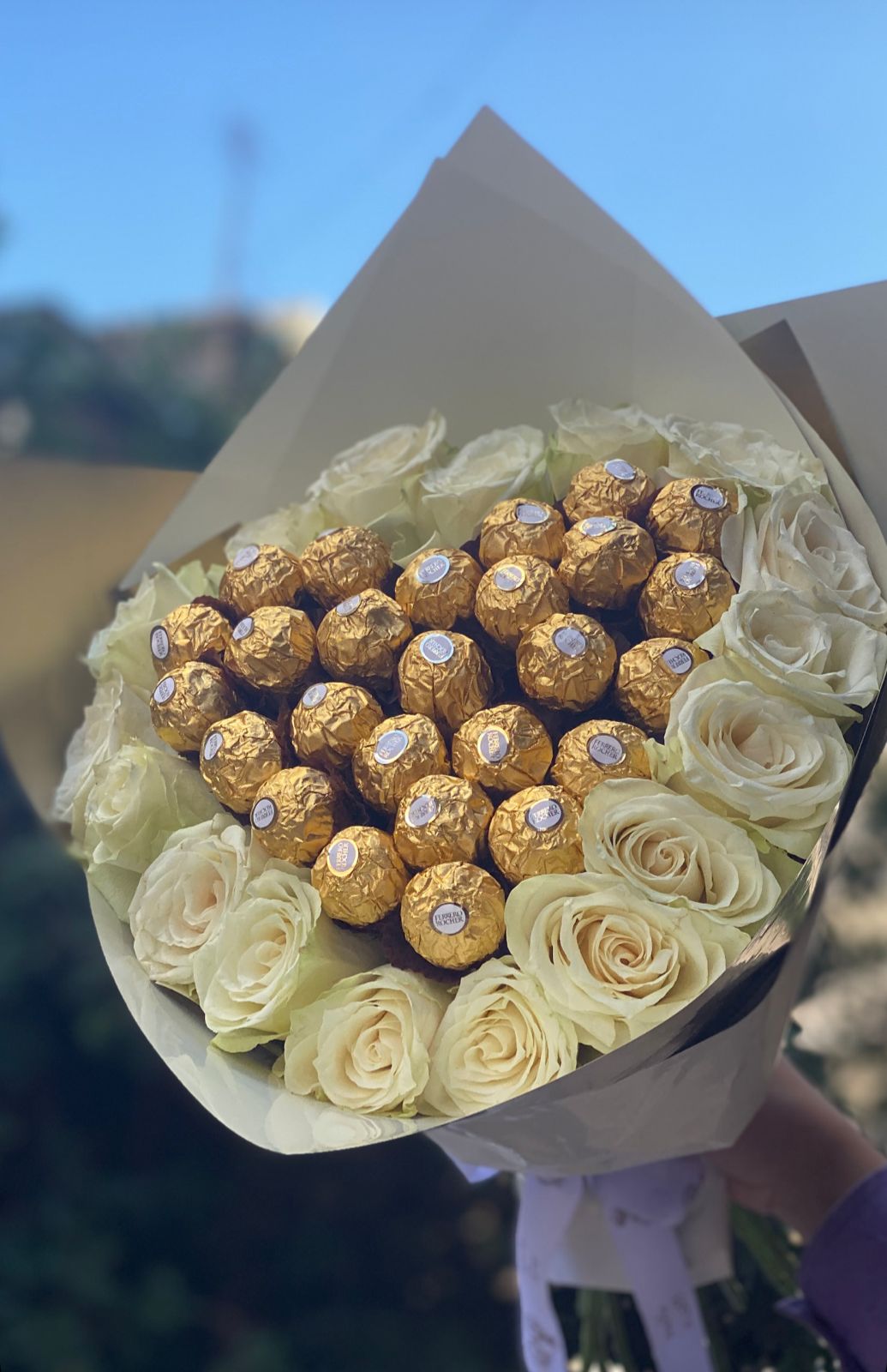 Ferrero Filled Heart Bouquet - Bae3at Elward flower shop 